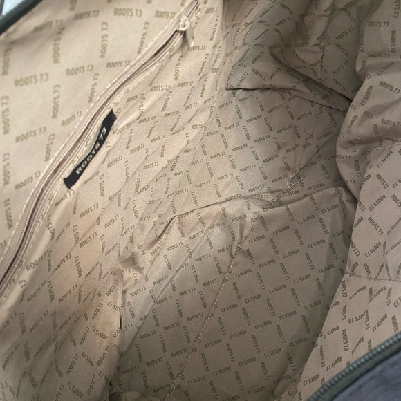 <3 NEW Roots overnight bag w leather details - Picture 4 of 4